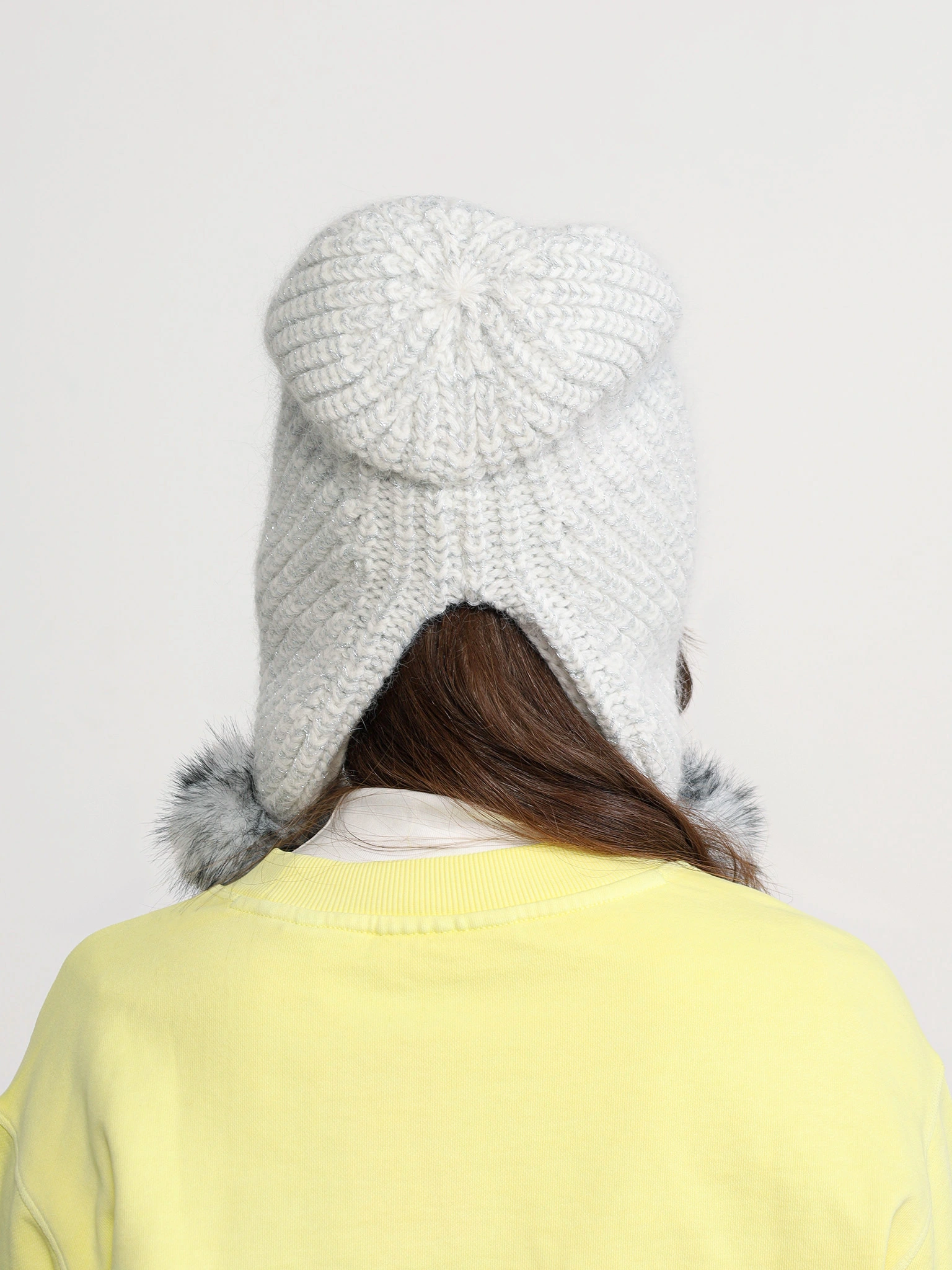 Шапка-капор из ангоры с нейлоном с меховыми помпонами с люрексом в ассортименте